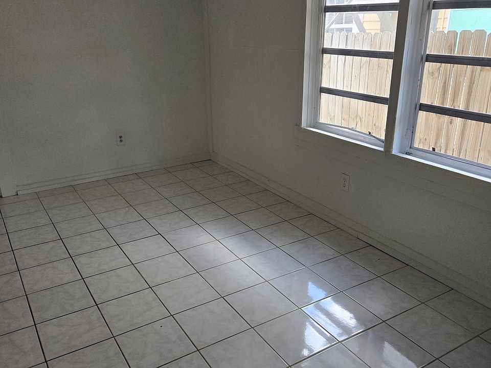 2nd image of 1109 Pearl St #1106REAR