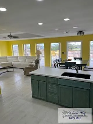 2 bed, 2.0 bath, 1400 sqft, $4,900 — Photo 4