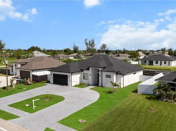 2125 Trafalgar Pkwy, Cape Coral, FL 33991