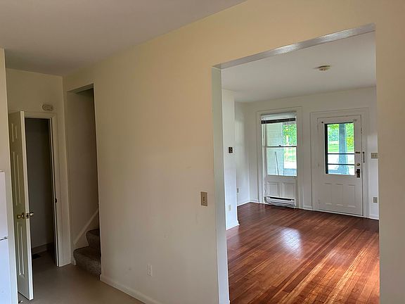 4th image of 2044 Main St #3