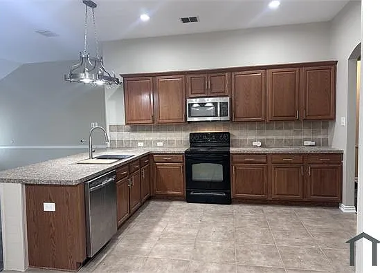 921 Bowie Dr — Photo 4