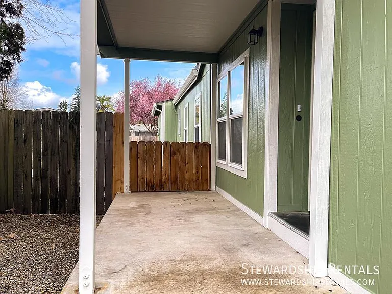 1313 Bramblewood Ln — Photo 4