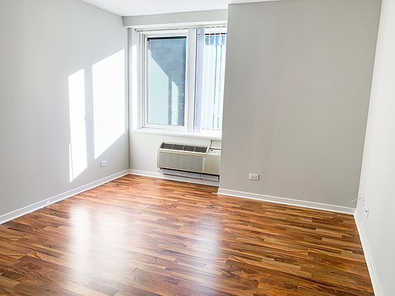 5th image of 211 W Ohio St #2203