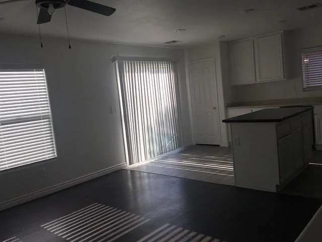 3 bed, 1723 sqft, $2,200 — Photo 2