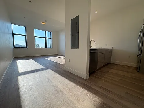 1077 Commonwealth Ave Photo 1