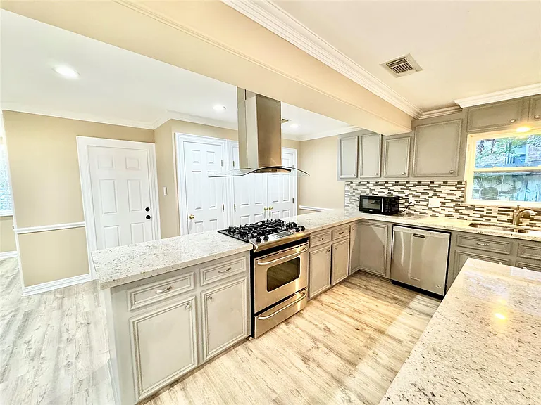 102 Mechanic St — Photo 15
