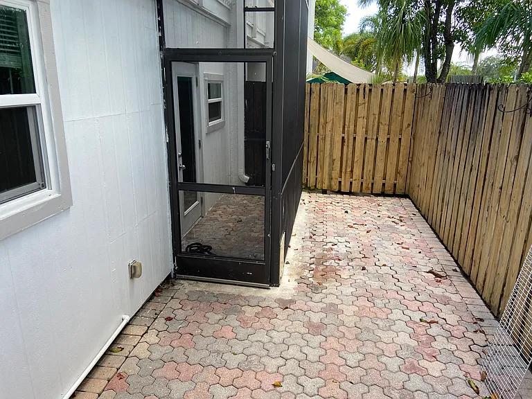 7022 Edgemere Ter — Photo 32