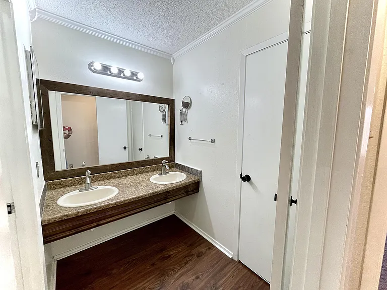 4345 Carter Creek Pkwy — Photo 18