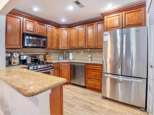 18 Snowburry Court, Red Bank, NJ 07701