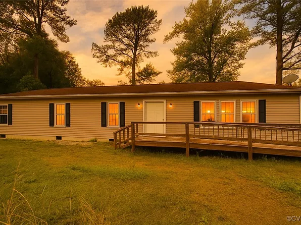 127 Taylor St, Blackstone, VA 23824
