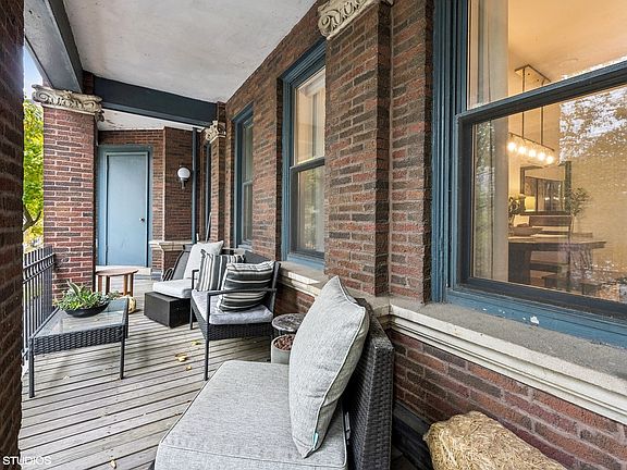 4th image of 545 W Belmont Ave APT 2W