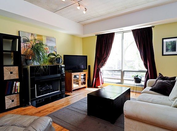 2nd image of 1422 N Lasalle St APT 201