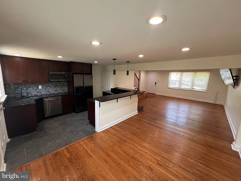 1583 Doxbury Rd — Photo 4