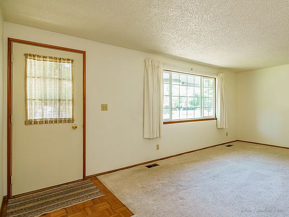 5th image of 1668 SE 53rd Ave
