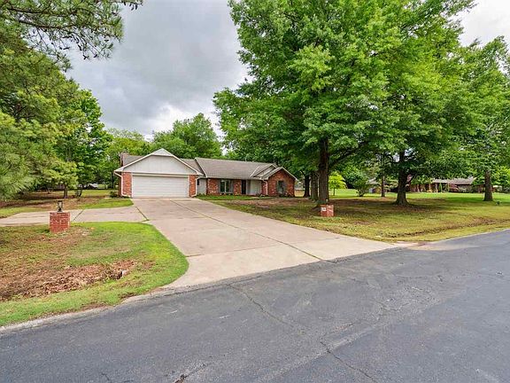 2nd image of 31 Yellow Brick Dr