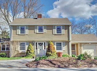 93 Massasoit Ave, Barrington, RI 02806