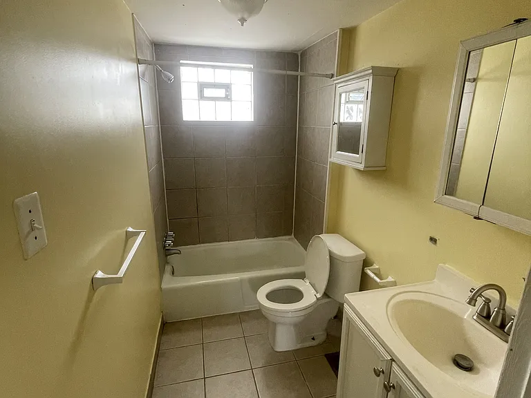 815 Livingston St — Photo 8