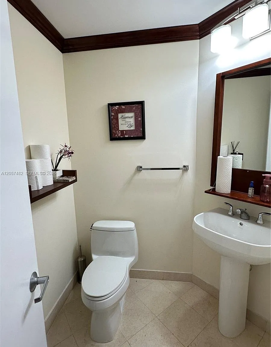 1060 Brickell Condo — Photo 2
