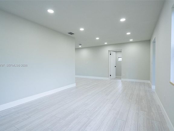 5th image of 1550 NE 9th Ct