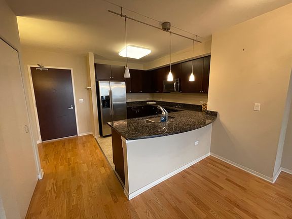 4th image of 807 Davis St Unit 1410