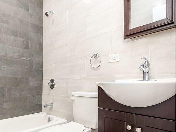 5th image of 310 E 25th St APT 5D