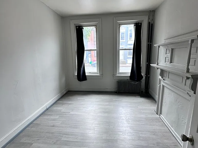 221 S Pine Street — Photo 9