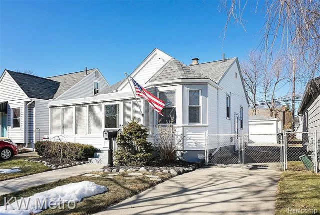 551 Spencer St photo 1