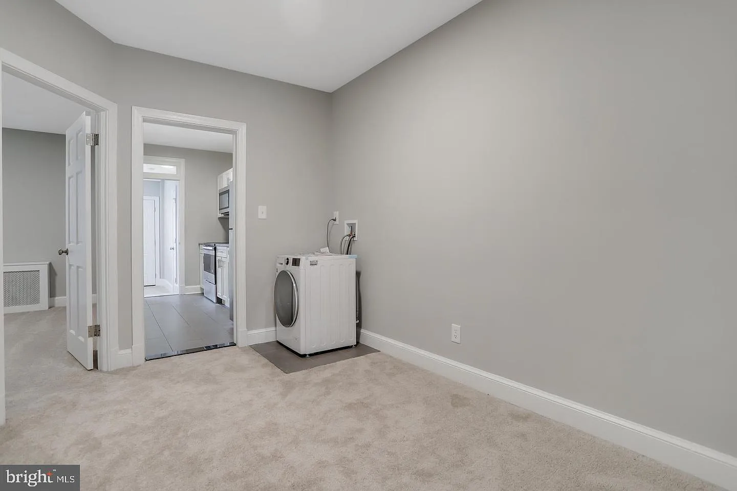3 bed, 1.0 bath, 800 sqft, $2,900 — Photo 3