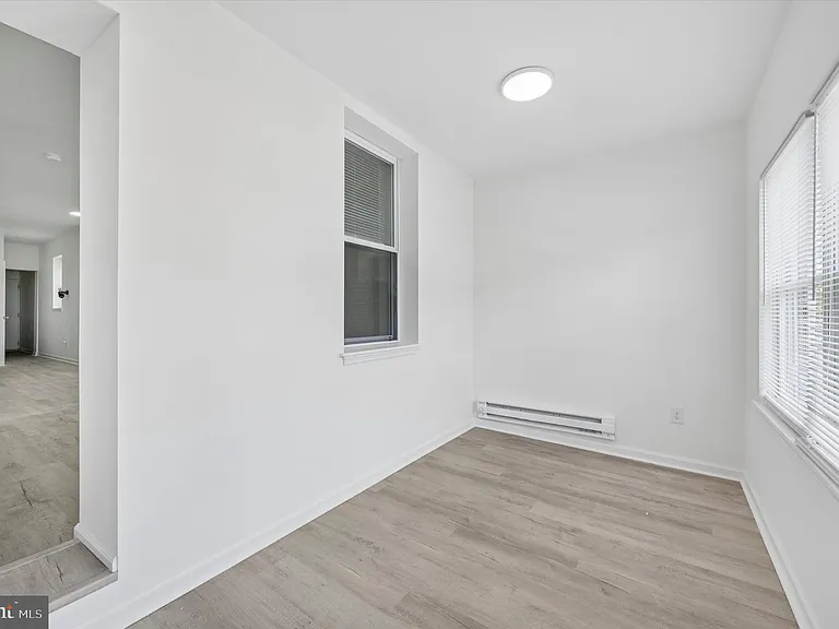248 N Alden St — Photo 2