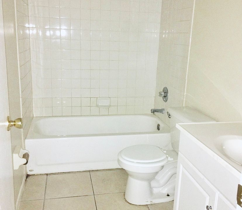 1st image of 3761 NE 40th Pl