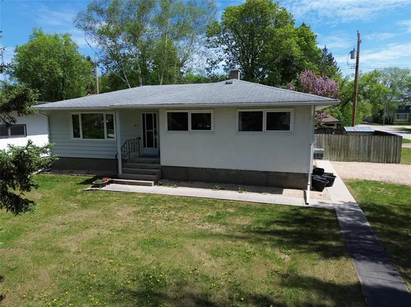 47 5th Ave, Gimli, MB R0C 1B1