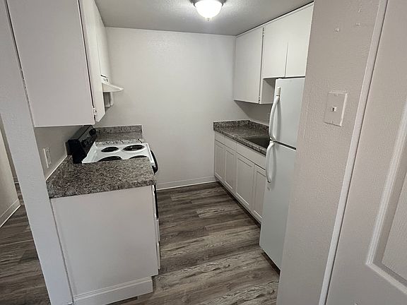 3rd image of 715 N 25th Ct APT 1