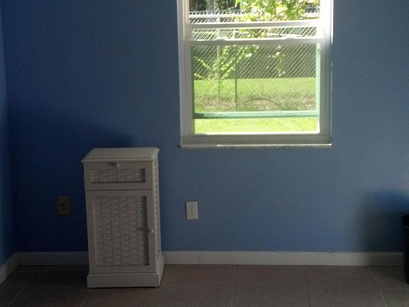 4th image of 610 Meadowvale Dr