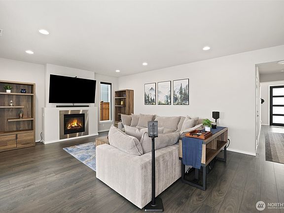 3rd image of 18983 129th Street Ct E