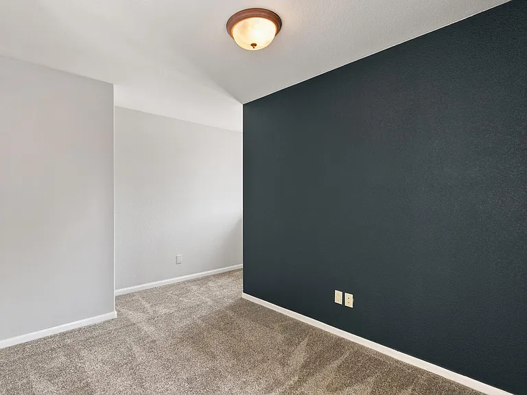 724 E 18th Ave — Photo 16