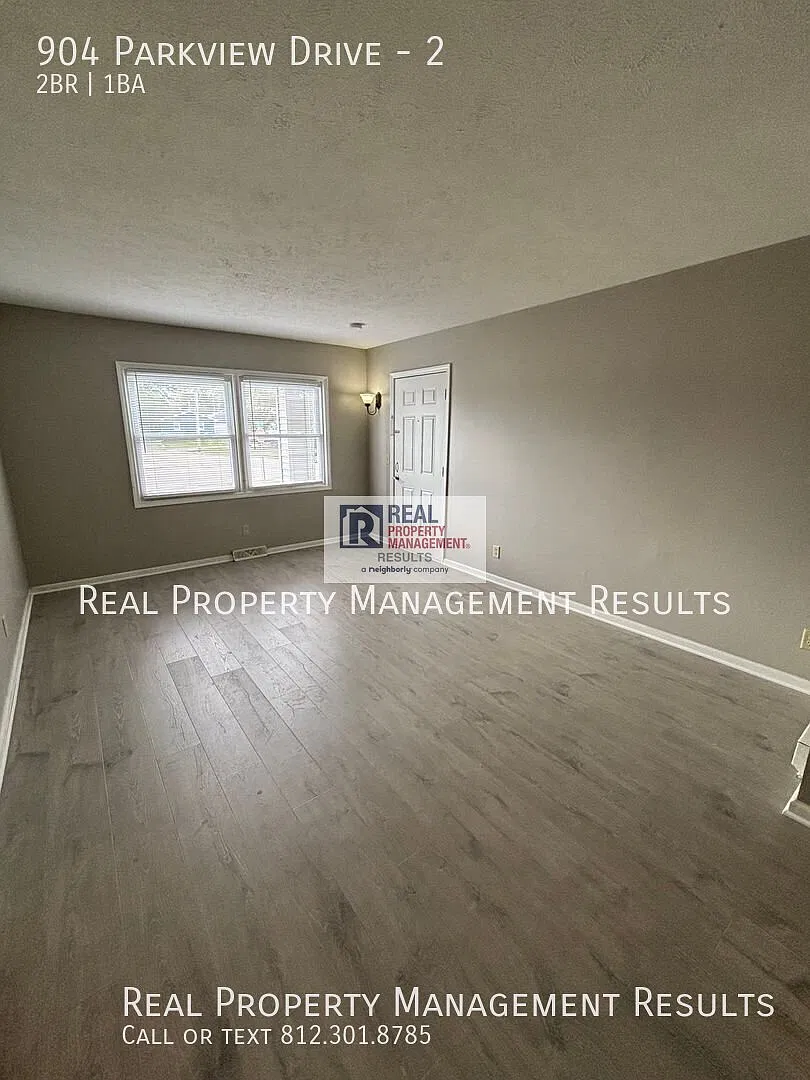 904 Parkview Dr — Photo 3