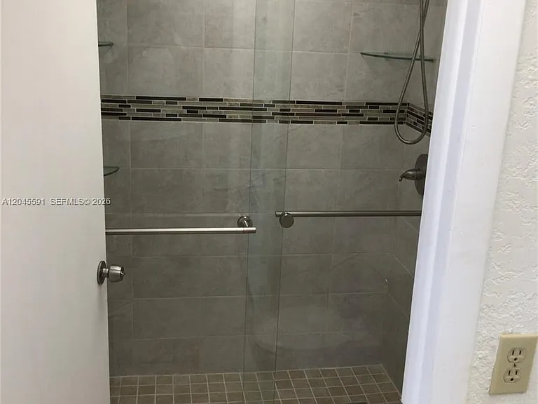 10975 SW 107th St #302 — Photo 10