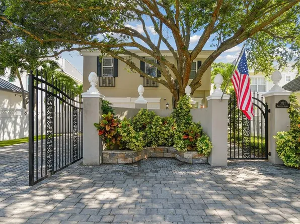 3121 W Knights Ave, Tampa, FL 33611