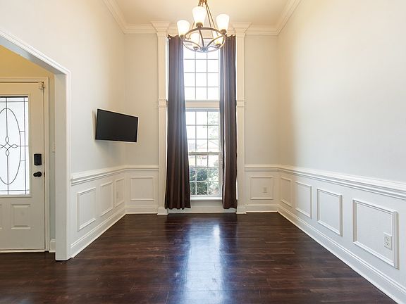 3rd image of 4714 Stonewall Cir