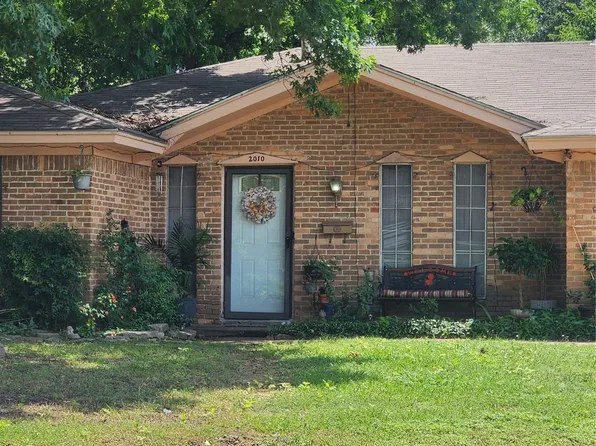 2010 Royal Oaks Dr, Irving, TX 75060