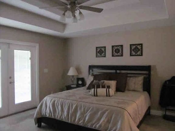 5th image of 1005 Gloria Ave