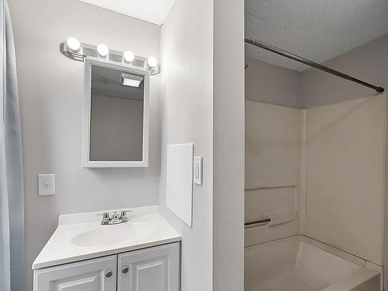 92 Maple St #2 — Photo 3