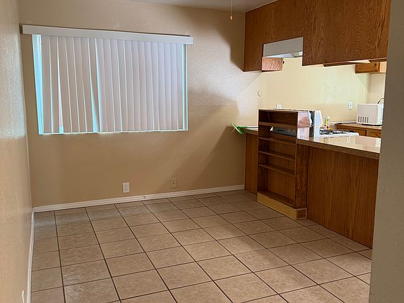 3rd image of 2613 B St #1