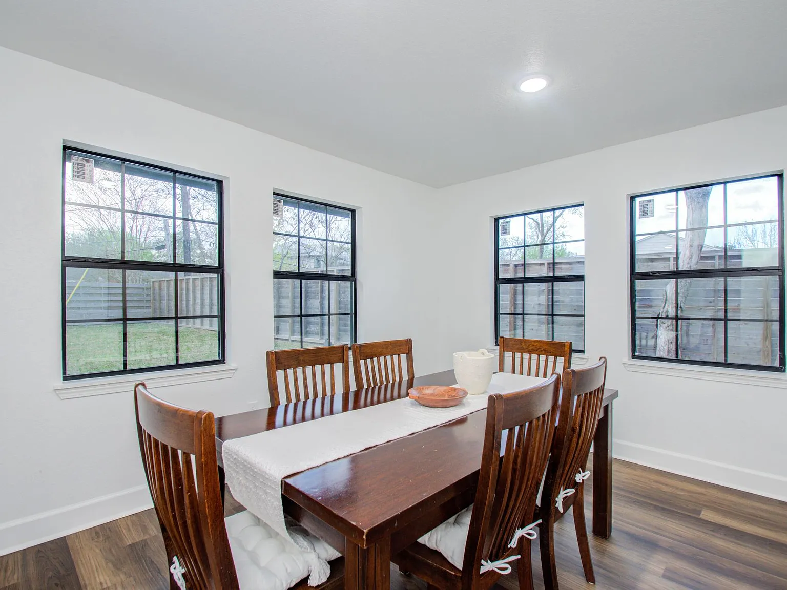 3 bed, 1953 sqft, $9,500 — Photo 4