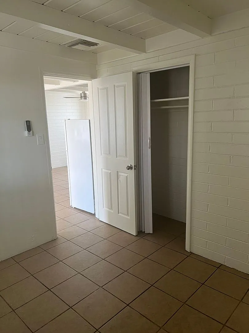 Fontana Apartments East — Photo 3