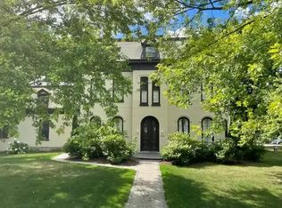 236 Burnham St #1A, Peterborough, ON K9H1T1