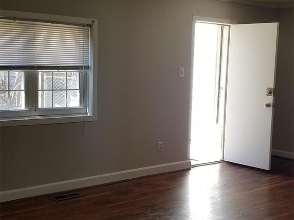 5th image of 22 N Pennewell Dr