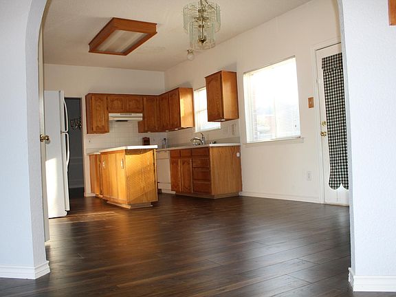 5th image of 1400 Rosewood Ln