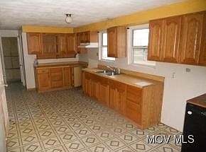 3rd image of 1215 37th St