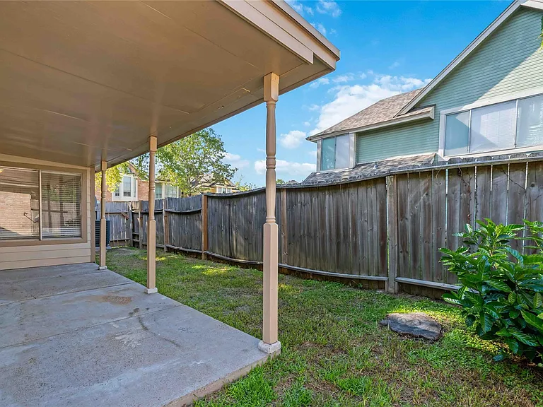 16054 Hidden Acres Dr — Photo 24